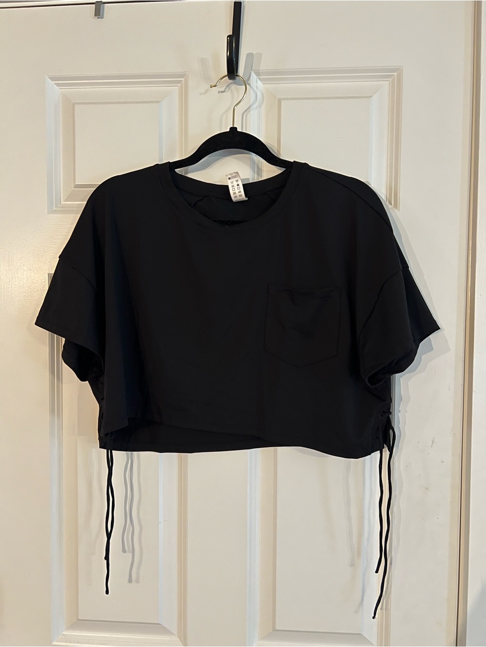 HALARA Black Cropped Drawstring Pocket Tee